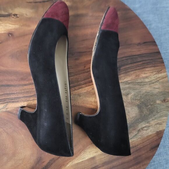 Vintage Salvatore Ferragamo Mafalda Pumps Black Suede Dark Red Toe Cap Size 7.5 - Picture 6 of 12